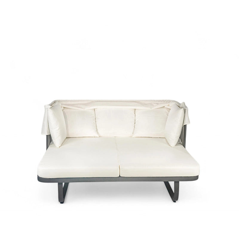57 Outdoor Patio Daybed Rattan Daybed Outdoor Sunbed with Detachable Pillows for Patio, Backyard and Pool