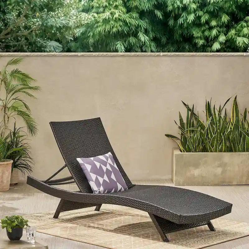 Salem Pe Wicker Chaise Lounge