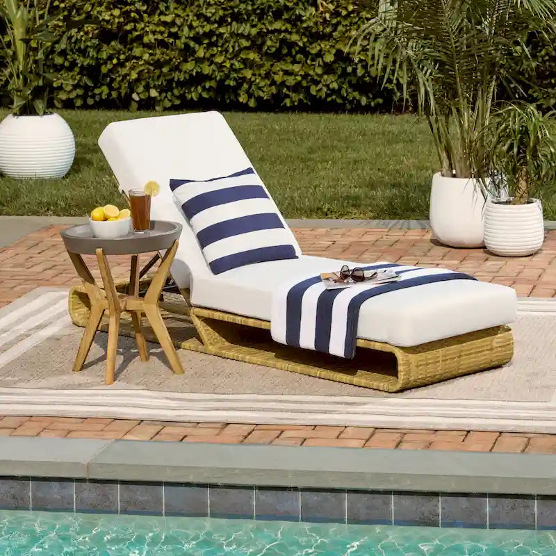 SAFAVIEH Outdoor Vale Chaise Lounge Chair with Cushion - 24W x 78D x 31H