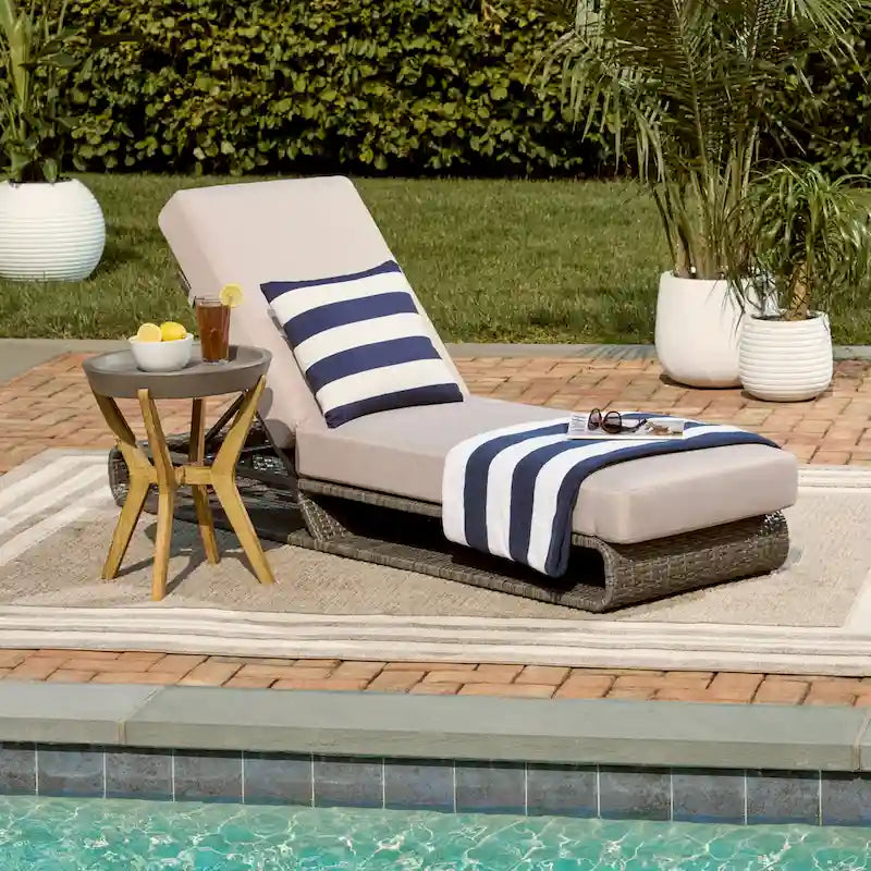 SAFAVIEH Outdoor Vale Chaise Lounge Chair with Cushion - 24W x 78D x 31H