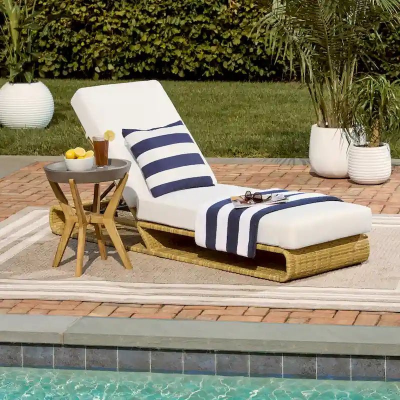 SAFAVIEH Outdoor Vale Chaise Lounge Chair with Cushion - 24W x 78D x 31H