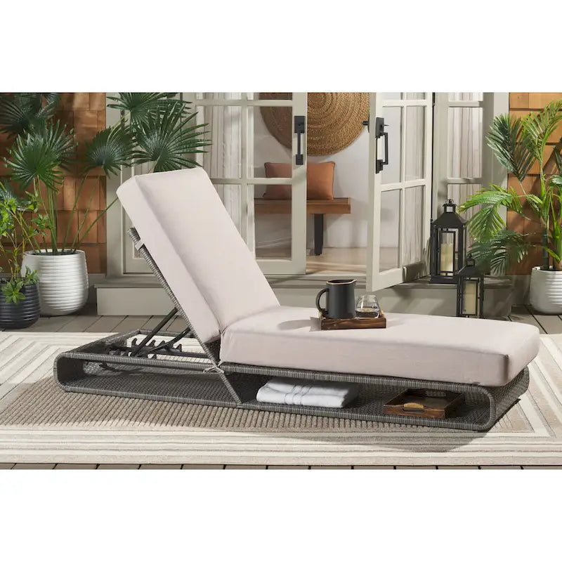 SAFAVIEH Outdoor Vale Chaise Lounge Chair with Cushion - 24W x 78D x 31H