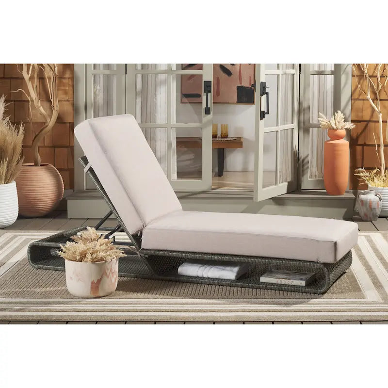 SAFAVIEH Outdoor Vale Chaise Lounge Chair with Cushion - 24W x 78D x 31H